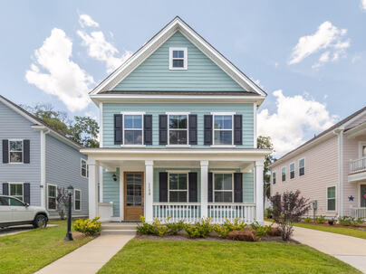 Photo 1 of 25 : 1150 Oak Bluff Avenue
