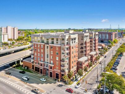 Photo 1 of 25 : 150 Bee Street, #308