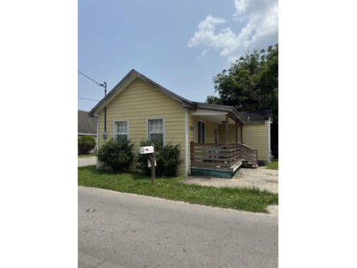 Photo 1 of 8 : 1969 Comstock Avenue