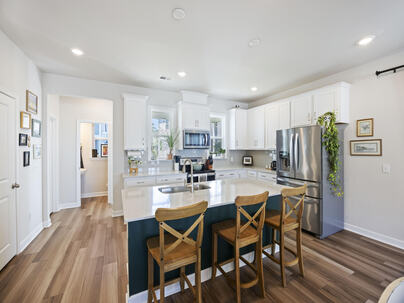 Photo 1 of 25 : 210 Winding River Drive