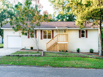 Photo 1 of 25 : 1106 Ruth Landolina Drive