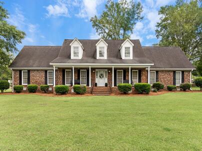 Photo 1 of 25 : 943 Spring Hill Lane