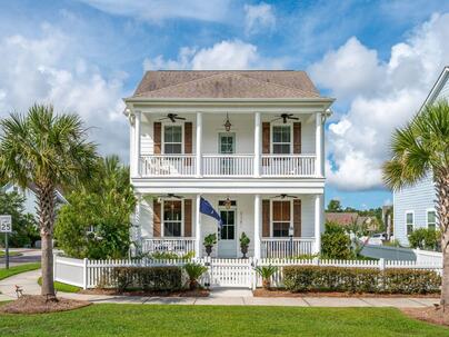 Photo 1 of 25 : 3381 Stockdale Street