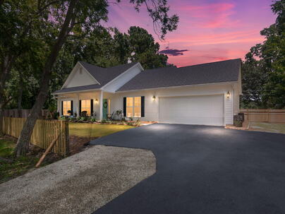 Photo 1 of 25 : 1024 Greenhill Road