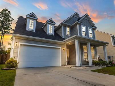 Photo 1 of 25 : 136 Caleb Court