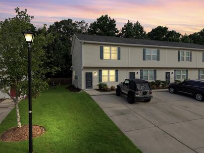 Photo 1 of 15 : 1076 Lexi Court