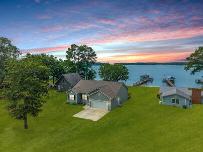 Photo 1 of 25 : 1083 Copperhead Road