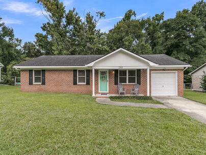 Photo 1 of 25 : 380 Furman Lane