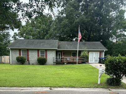 Photo 1 of 13 : 210 Kirksey Drive