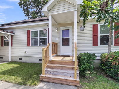 Photo 1 of 25 : 916 Hillsboro Drive