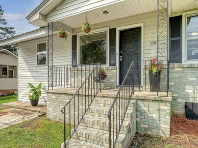 Photo 1 of 25 : 5909 Oak Street