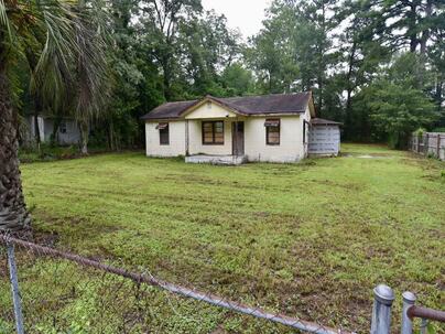 Photo 1 of 13 : 700 Peake Street