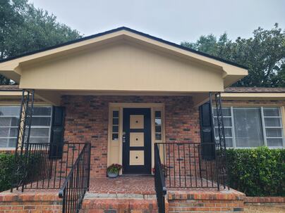 Photo 1 of 11 : 2016 Spruce Boulevard