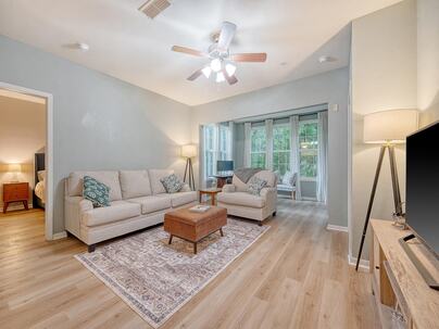 Photo 1 of 25 : 60 Fenwick Hall Allee, #925