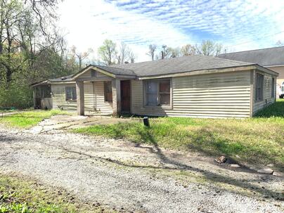 Photo 1 of 6 : 2323 Elder Avenue