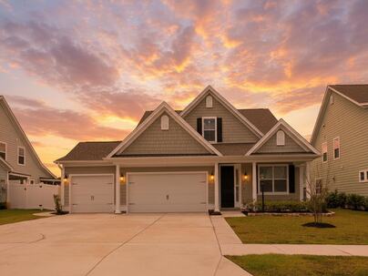 Photo 1 of 25 : 656 Yellow Leaf Lane