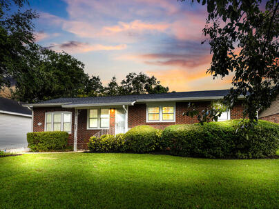 Photo 1 of 25 : 1918 Aichele Drive