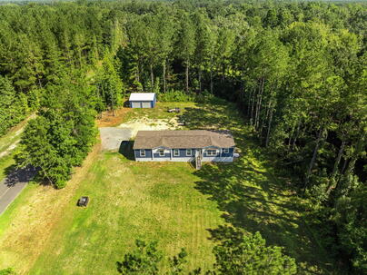 Photo 1 of 25 : 1844 Calamus Pond Road