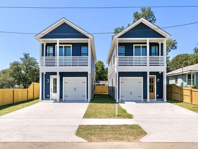 Photo 1 of 25 : 1906 Gumwood Boulevard