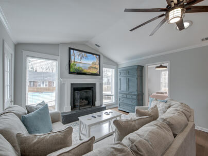 Photo 1 of 25 : 803 Eastern White Pines Road