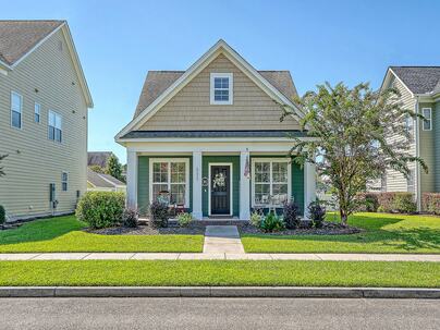 Photo 1 of 25 : 111 Foxglove Avenue