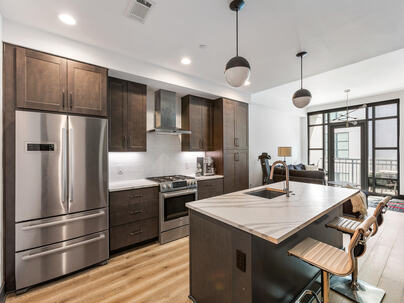 Photo 1 of 17 : 5 Gadsdenboro Street, #416