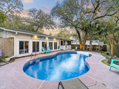 Photo 1 of 25 : 23 24th Avenue