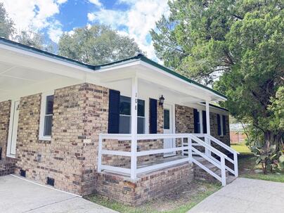 Photo 1 of 25 : 108 Franklin Street