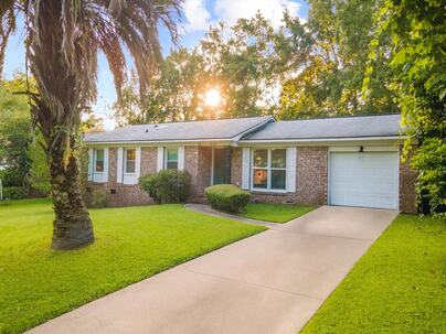 Photo 1 of 25 : 1242 Springhill Road