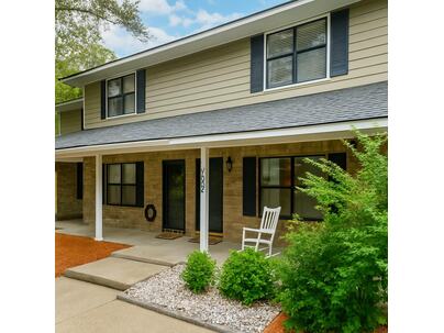 Photo 1 of 25 : 1192 Julian Clark Road