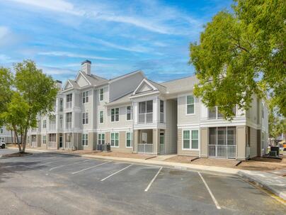 Photo 1 of 25 : 130 River Landing Drive, #9202