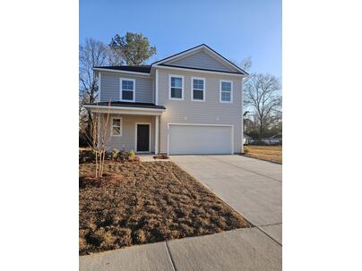 Photo 1 of 25 : 450 Cadbury Loop