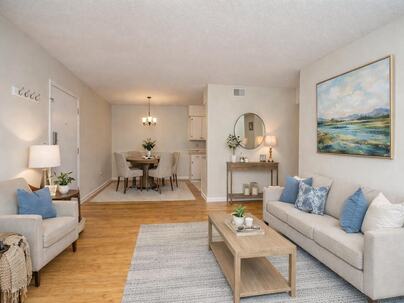 Photo 1 of 17 : 1402 Camp Road, #5e