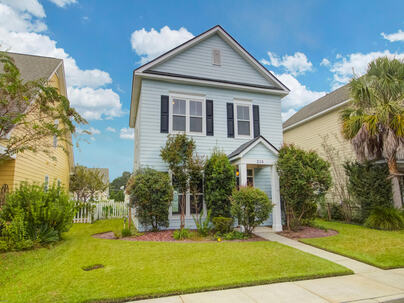 Photo 1 of 25 : 218 Trillium Avenue