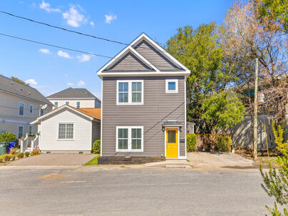 Photo 1 of 25 : 2130 Weaver Street