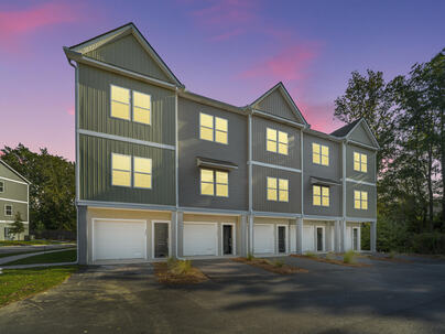 Photo 1 of 25 : 400 Gravy Train Street