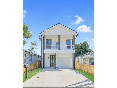 Photo 1 of 25 : 1983 Hugo Avenue