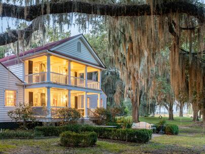 Photo 1 of 25 : 1451 River Road