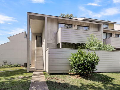 Photo 1 of 25 : 1005 Waterwood Drive