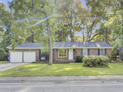 Photo 1 of 25 : 1866 Ashley Hall Road