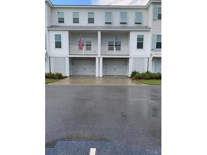 Photo 1 of 25 : 812 Kings Oak Court, #3