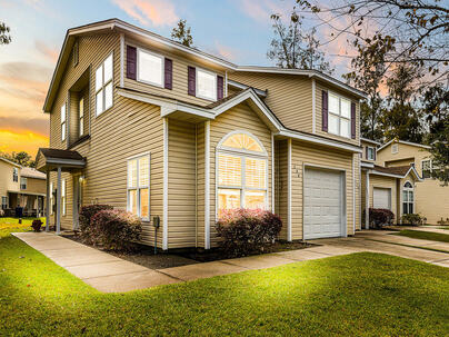 Photo 1 of 25 : 154 Grand Oaks Drive