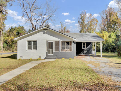 Photo 1 of 25 : 200 Roosevelt Drive