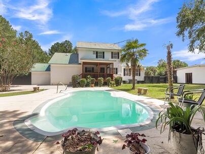 Photo 1 of 25 : 361 Kelly Bay Road