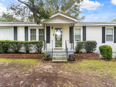 Photo 1 of 21 : 1510 Tee Vee Road