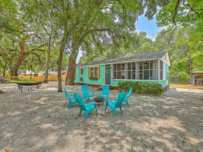 Photo 1 of 25 : 200 Hilltop Drive