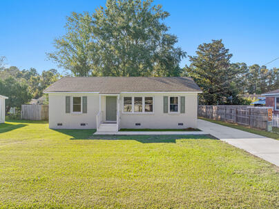 Photo 1 of 14 : 435 Anita Drive