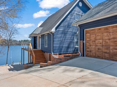 Photo 1 of 18 : 1156 Langford Road