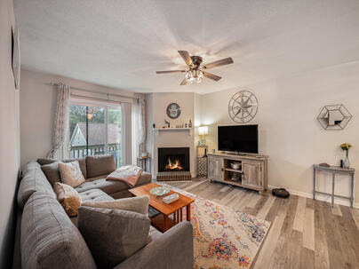 Photo 1 of 19 : 1402 Camp Road, #9g