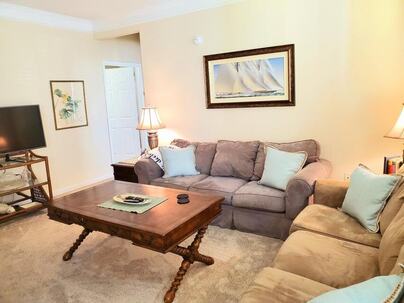 Photo 1 of 16 : 1914 Chatelain Way